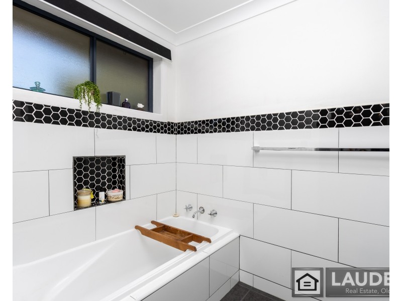 10 Ivy Crescent, Old Bar NSW 2430