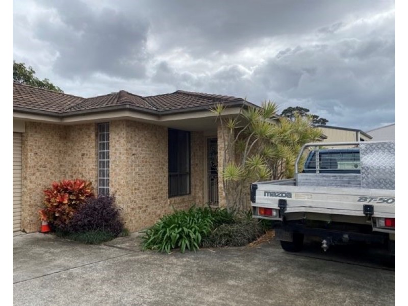 2/11 Rosier Place, Old Bar NSW 2430