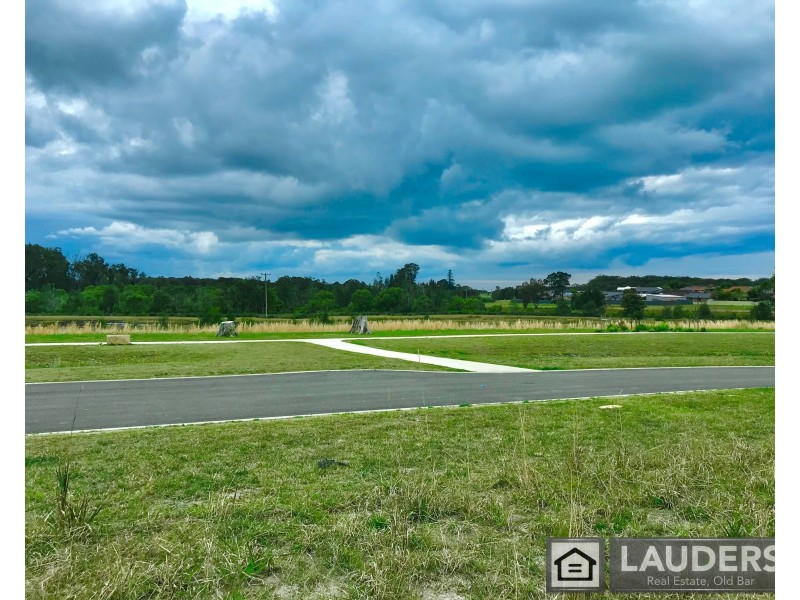 4 Moonagee Crescent, Old Bar NSW 2430