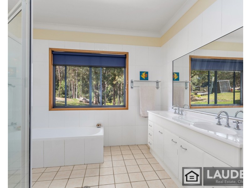 4 Scotts Road, Mitchells Island NSW 2430