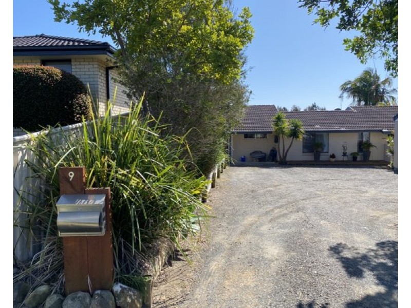 9 Banyula Drive, Old Bar NSW 2430
