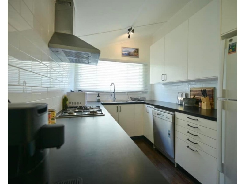 36 Old Bar Road, Old Bar NSW 2430