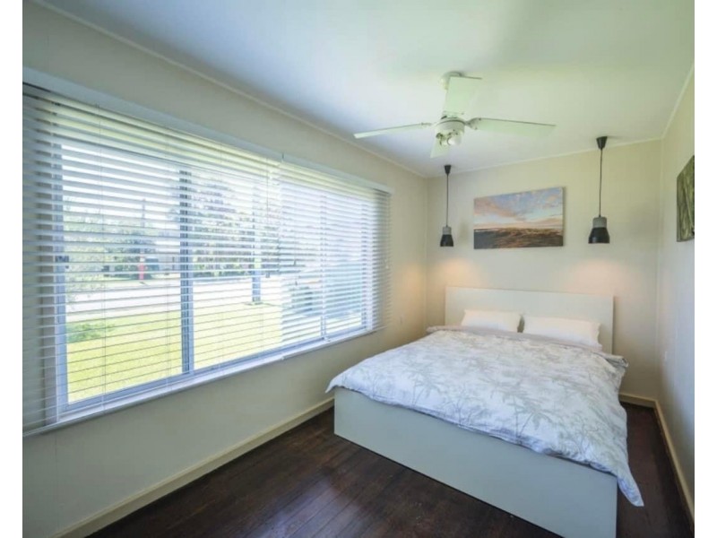 36 Old Bar Road, Old Bar NSW 2430