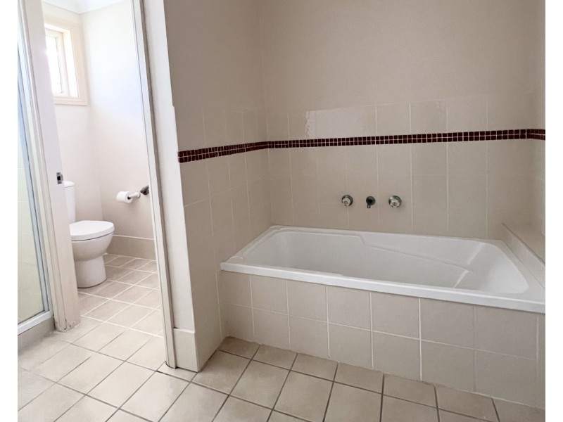 3/66 Old Bar Road, Old Bar NSW 2430