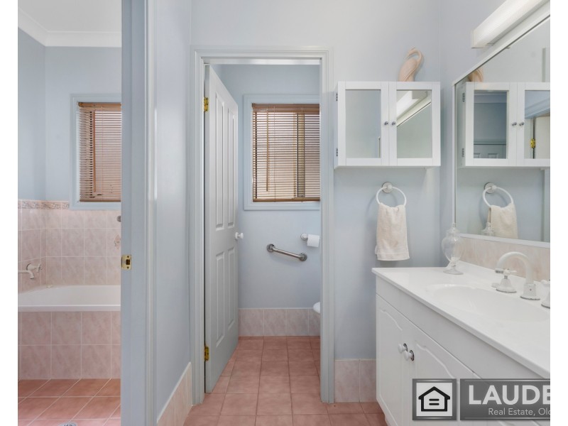 13 Berber Road, Old Bar NSW 2430