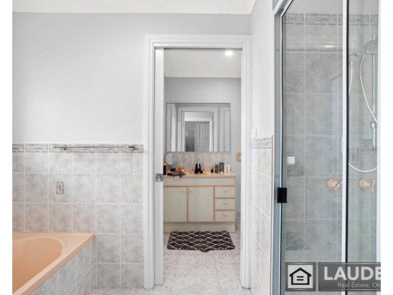 4 Osprey Avenue, Old Bar NSW 2430