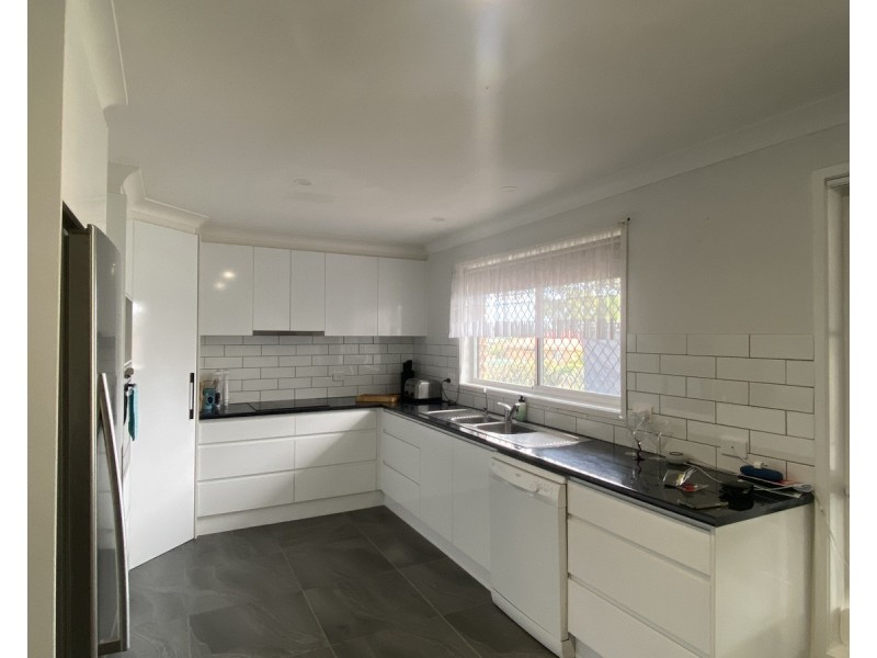 6 Laurina Close, Old Bar NSW 2430