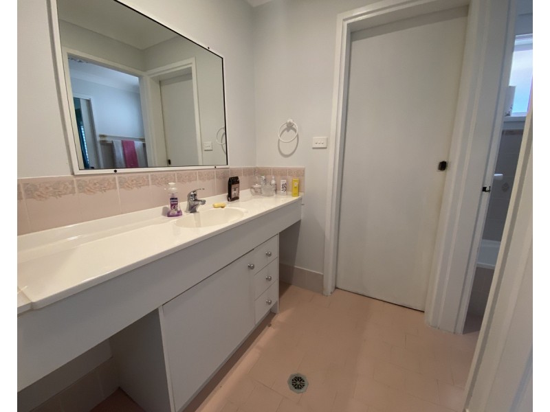 6 Laurina Close, Old Bar NSW 2430