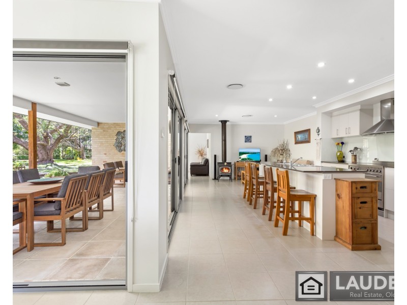 4 Windamere Place, Old Bar NSW 2430