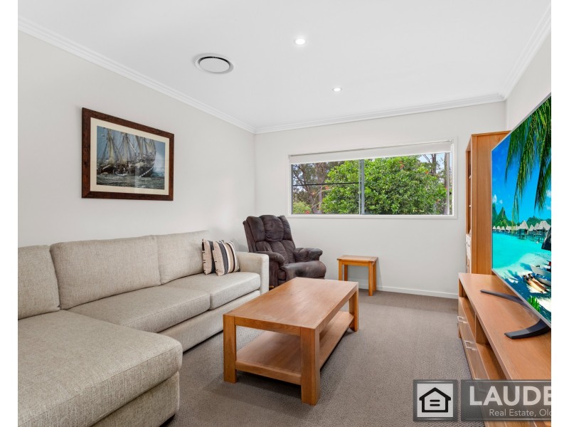 4 Windamere Place, Old Bar NSW 2430