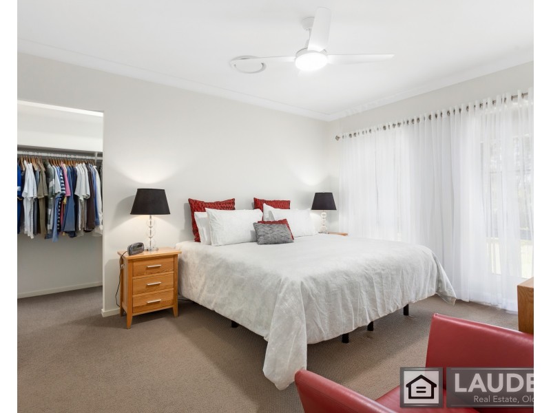 4 Windamere Place, Old Bar NSW 2430