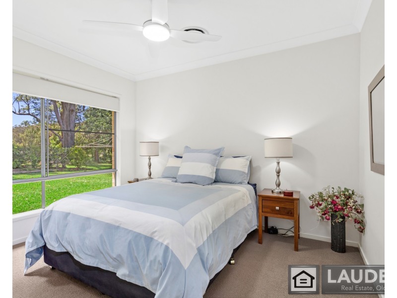 4 Windamere Place, Old Bar NSW 2430