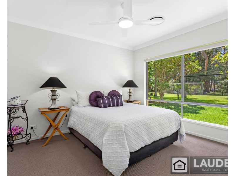 4 Windamere Place, Old Bar NSW 2430