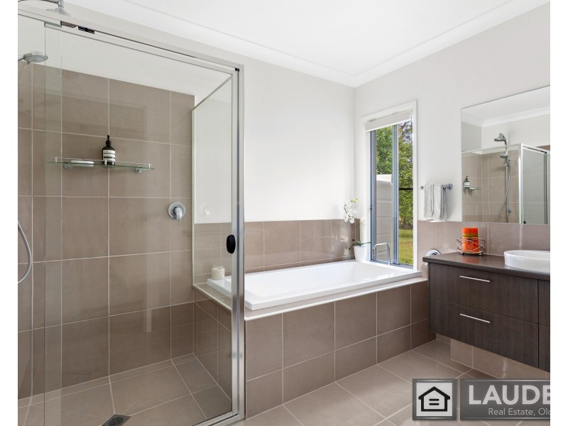 4 Windamere Place, Old Bar NSW 2430
