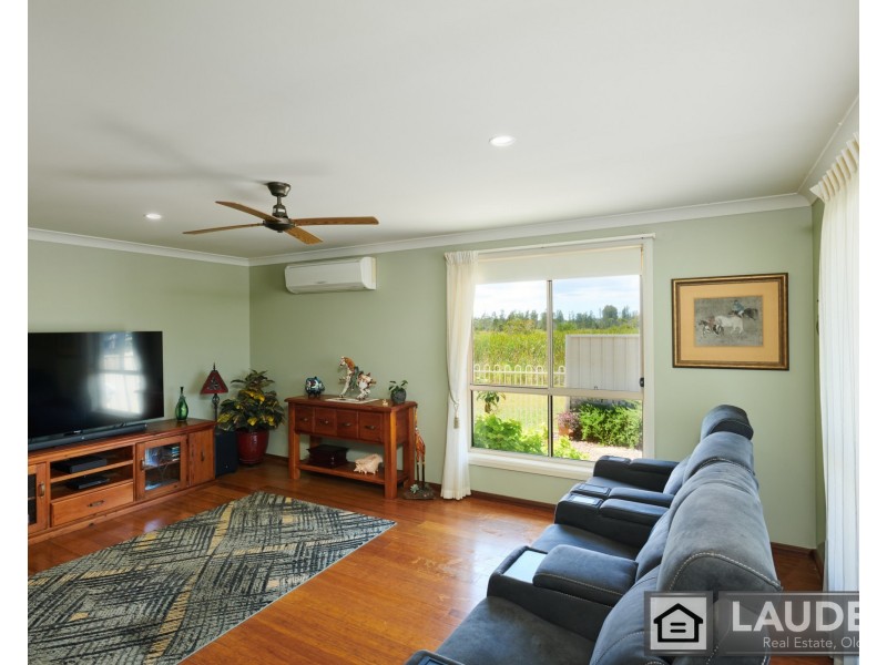2 The Breezeway, Old Bar NSW 2430