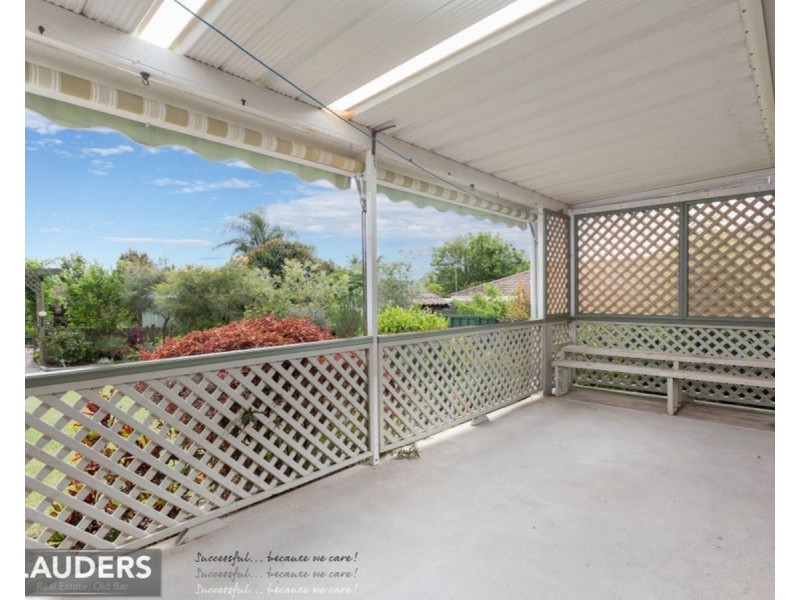 8 Snoewood Street, Old Bar NSW 2430