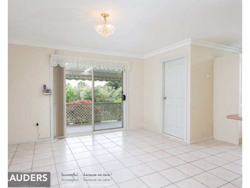8 Snoewood Street, Old Bar NSW 2430