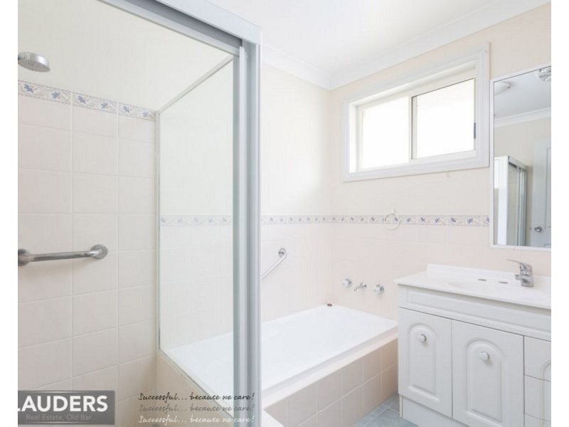 8 Snoewood Street, Old Bar NSW 2430