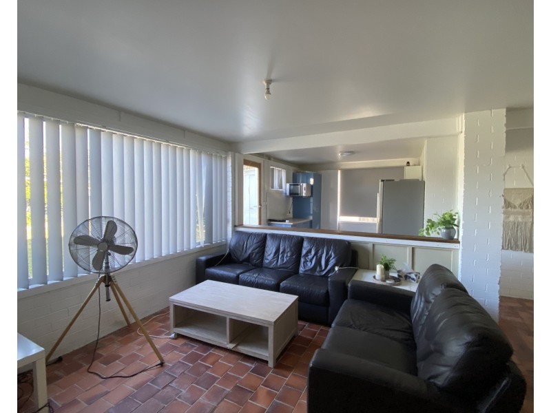 20a Old Bar Road, Old Bar NSW 2430