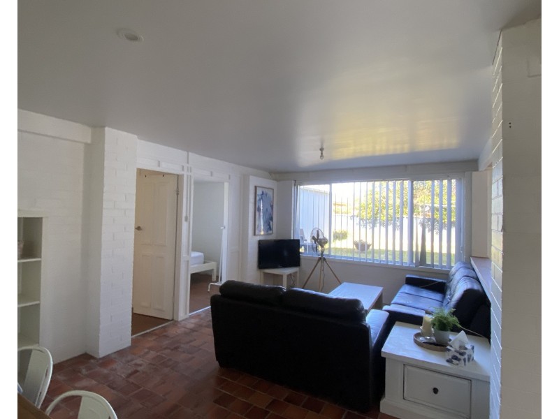 20a Old Bar Road, Old Bar NSW 2430