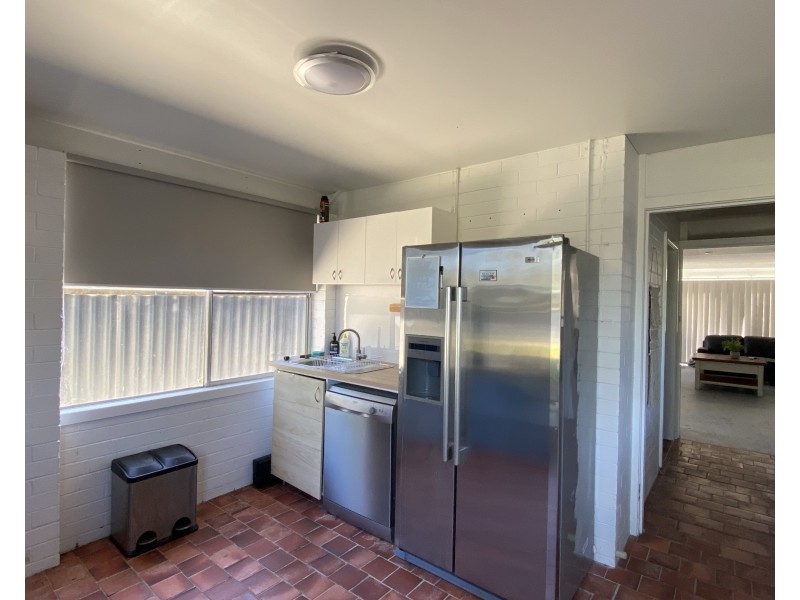 20a Old Bar Road, Old Bar NSW 2430