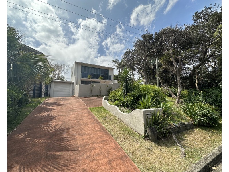 7 Pacific Parade, Old Bar NSW 2430