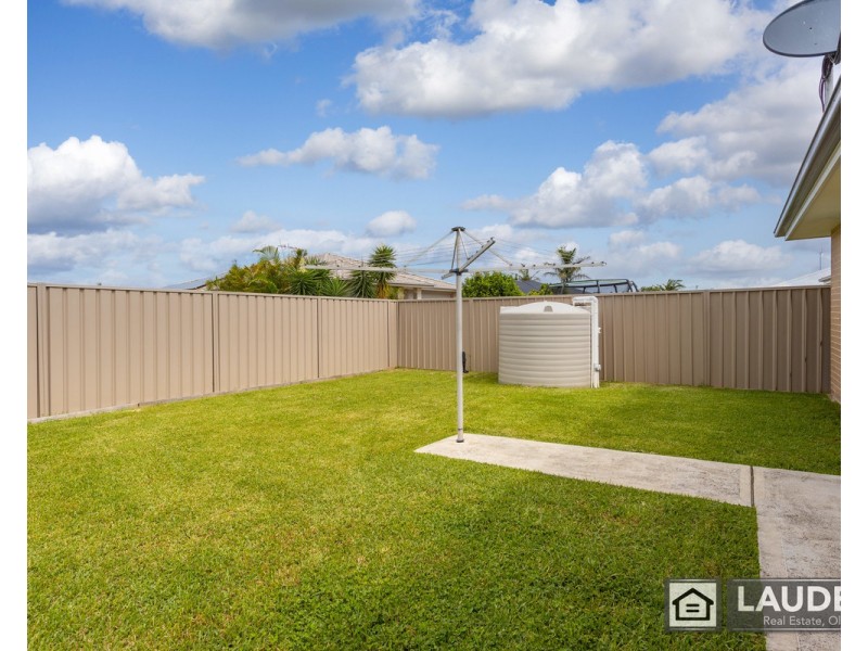 52 Albatross Way, Old Bar NSW 2430