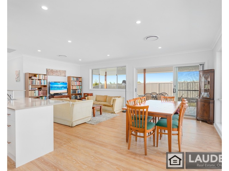 8 Ondaroo Crest, Old Bar NSW 2430