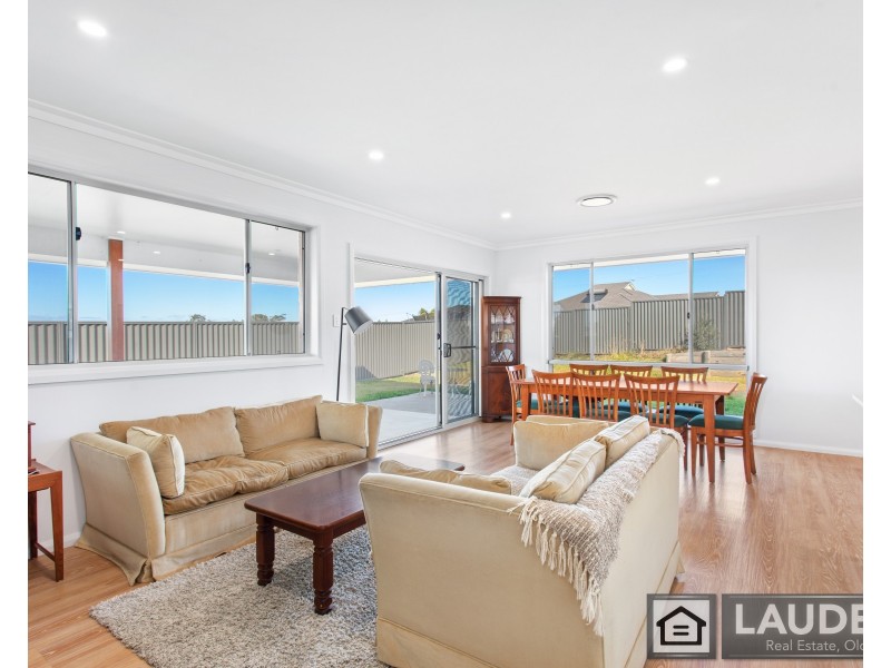 8 Ondaroo Crest, Old Bar NSW 2430