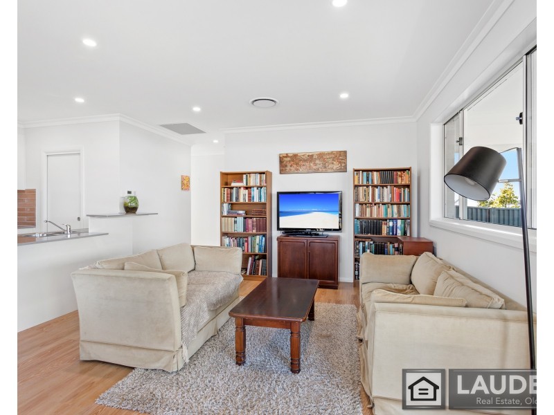 8 Ondaroo Crest, Old Bar NSW 2430