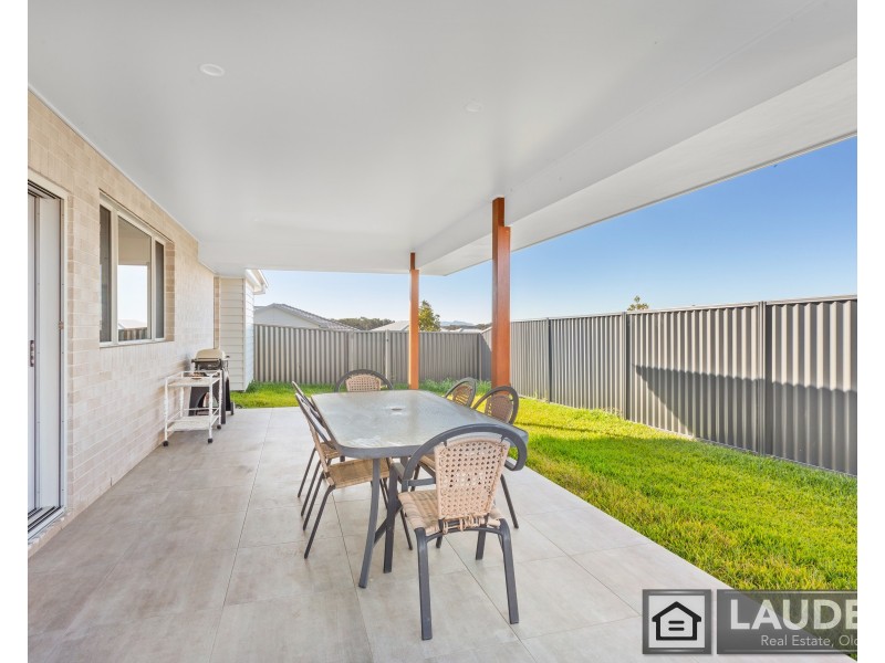 8 Ondaroo Crest, Old Bar NSW 2430