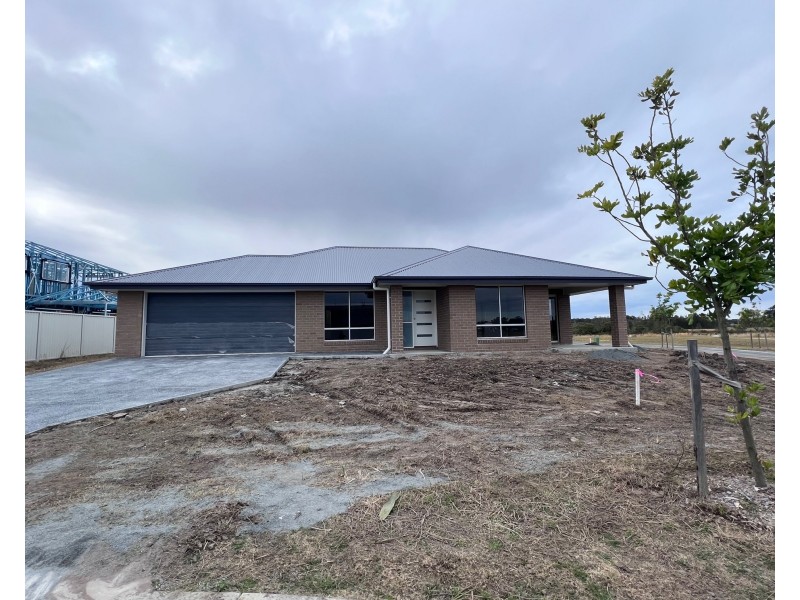 2a Moonagee Crescent, Old Bar NSW 2430
