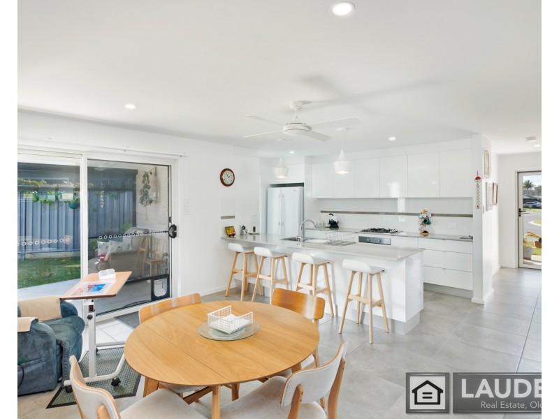 1/15 Tropicbird Crescent, Old Bar NSW 2430