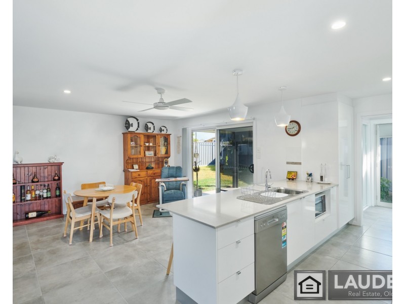 1/15 Tropicbird Crescent, Old Bar NSW 2430