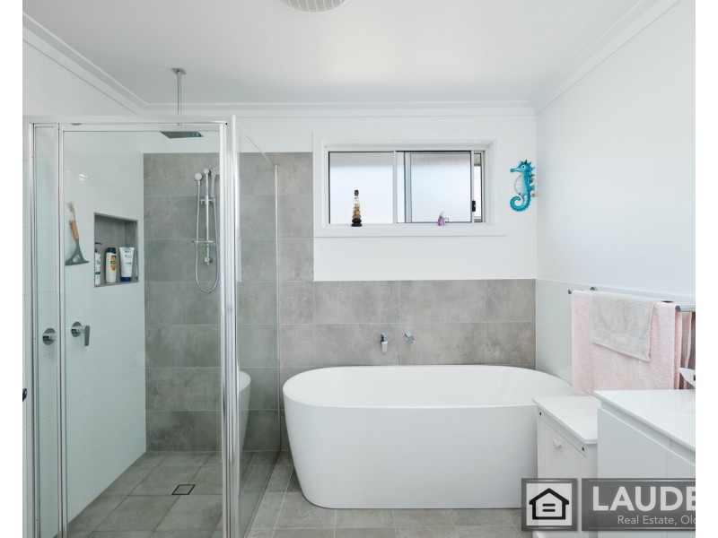 1/15 Tropicbird Crescent, Old Bar NSW 2430