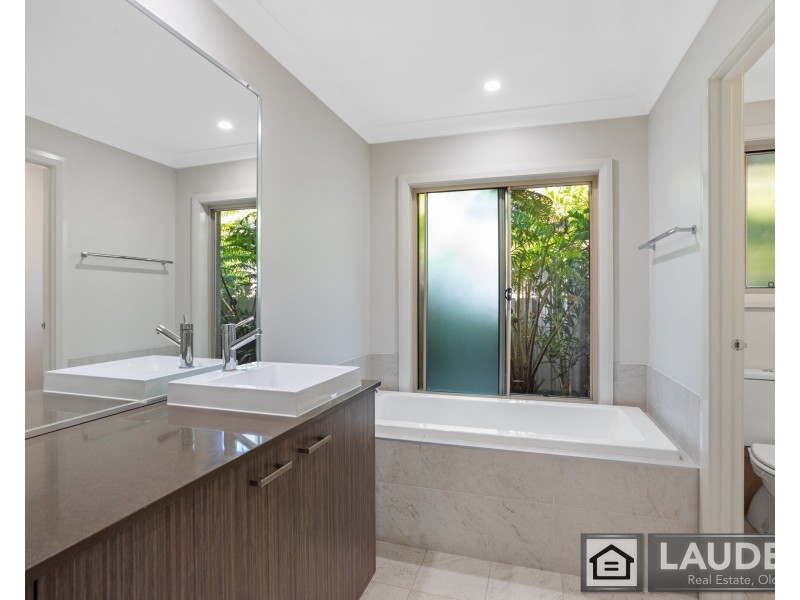 4 Threadfin Court, Old Bar NSW 2430