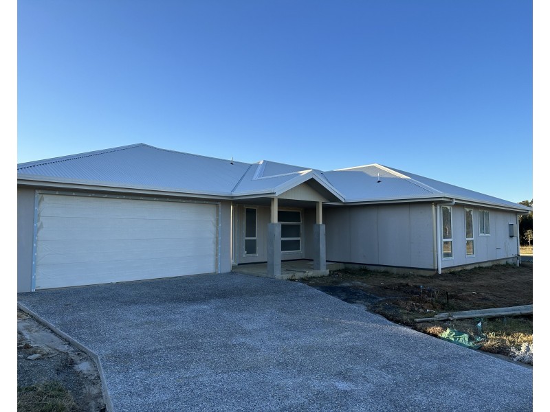 1 Auvergne Way, Old Bar NSW 2430