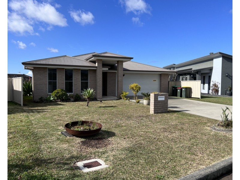 33 Bluehaven Drive, Old Bar NSW 2430