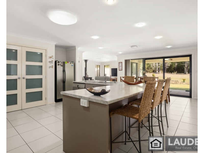 8 Kadungle Close, Wallabi Point NSW 2430