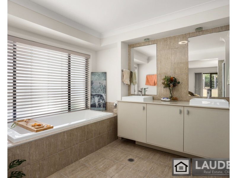 8 Kadungle Close, Wallabi Point NSW 2430