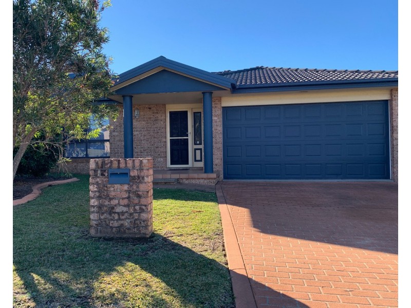 2/3 Ivy Crescent, Old Bar NSW 2430