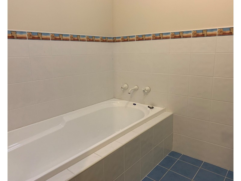 2/3 Ivy Crescent, Old Bar NSW 2430