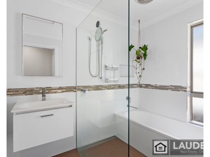 23 Old Bar Road, Old Bar NSW 2430