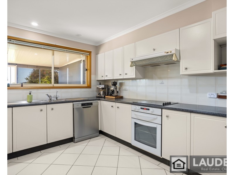 18 Pryor Crescent, Old Bar NSW 2430