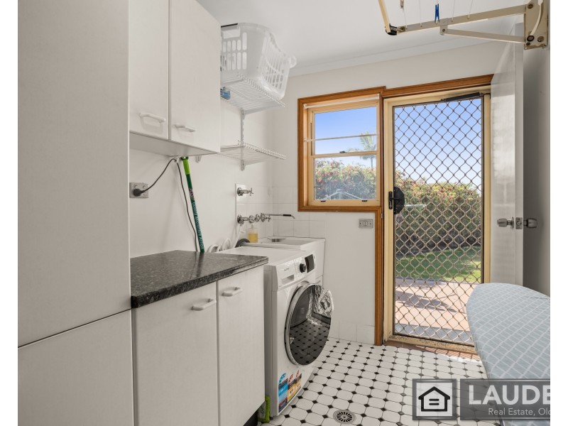 18 Pryor Crescent, Old Bar NSW 2430