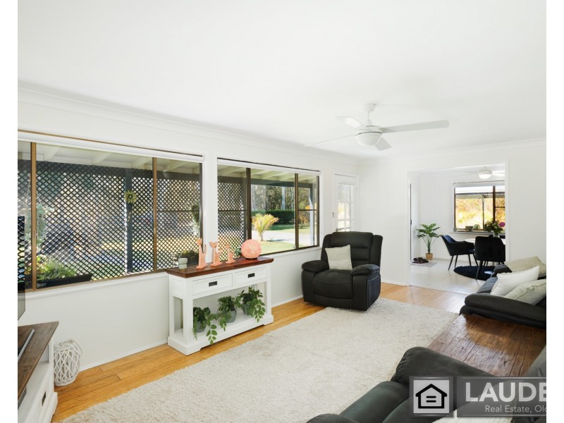 10 Narrung Place, Oxley Island NSW 2430