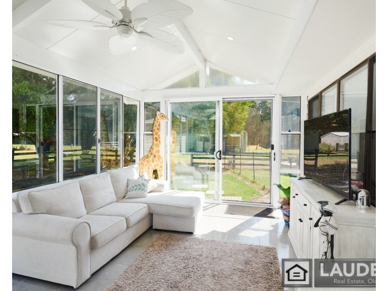 10 Narrung Place, Oxley Island NSW 2430