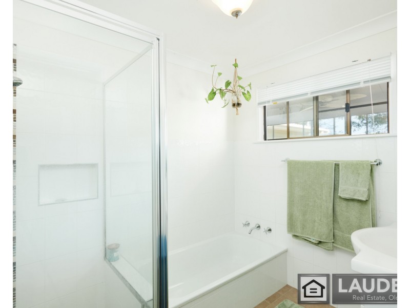 10 Narrung Place, Oxley Island NSW 2430