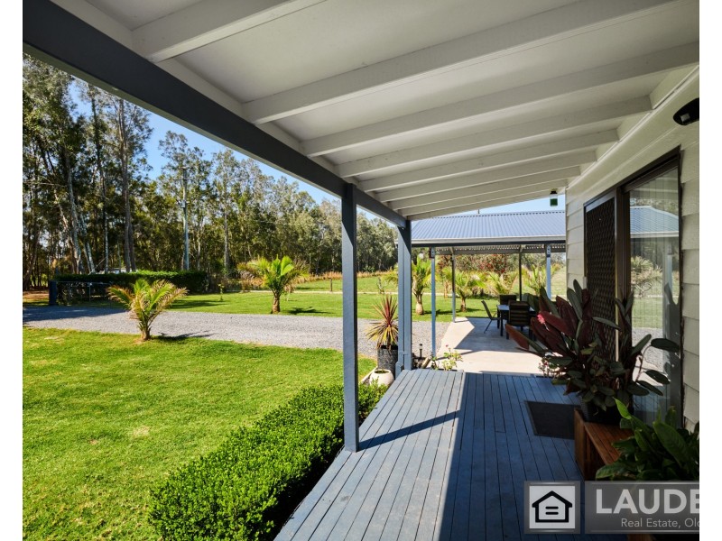 10 Narrung Place, Oxley Island NSW 2430