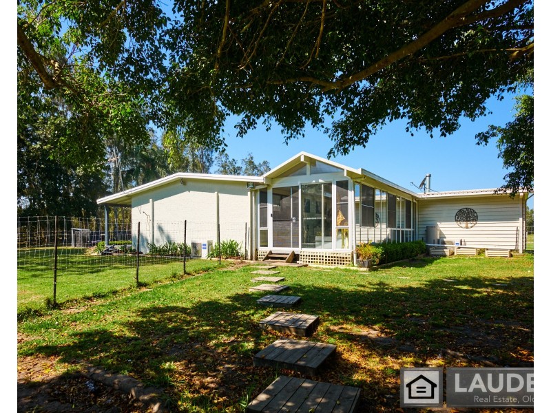 10 Narrung Place, Oxley Island NSW 2430